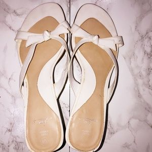 Fioni Sandals 👡 White 2” Heels Size 12 Pre-Loved